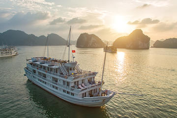 Halong Bay Overnight Cruise with Kayaking, Caves, and Private Cabin