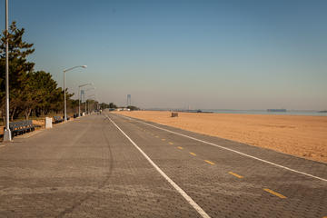 Miles of Beaches: Staten Island East Shore Private Tour