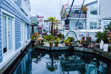 Granville Island Sightseeing and Photography Tour