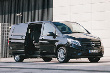 Private Arrival Transfer: Poznan Airport to Arrival Hotel