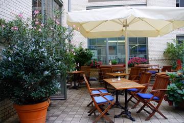 Private Half-Day Berlin Walking Tour: Hackesche Hoefe and Prenzlauer Berg