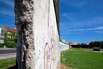 Private Half-Day Walking Tour: Berlin Wall, Cold War and Checkpoint Charlie