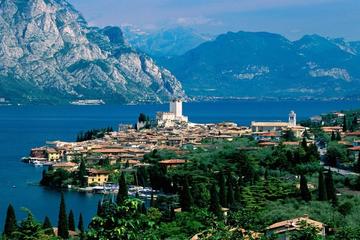 Private Tour: Lake Garda with Sirmione and Franciacorta Outlet Day Trip from Milan