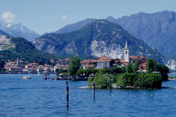 Private Tour: Lake Maggiore and Vicolungo Outlet Day Trip from Milan