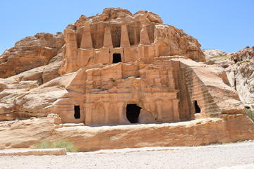 Private Petra Round-Trip Transfers from Amman with Optional Local Guide and Entry Fees