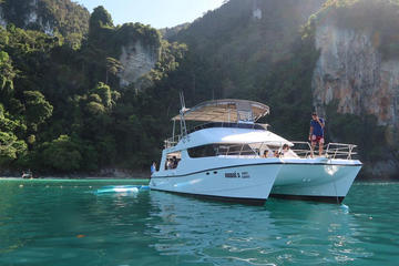 7-Hour Phi Phi and Maiton Islands by Power Catamaran with Lunch