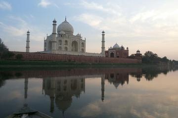 Day Tour To Taj Mahal With Boat Ride From Delhi