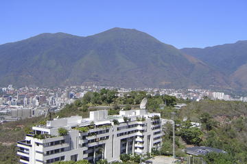 Private Arrival Transfer: Simón Bolívar International Airport to Caracas Hotels