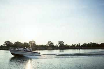 Enchanting Northern Lagoon with Wine Tasting and Lunch