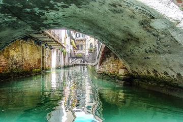 Strolling around Venetian Calli and Canals