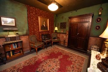 Escape My Room: Mardi Gras Study
