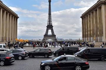Paris 4-8 hours Private Car with driver at disposal