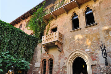 Verona Private Guided Tour with Amarone Wine Tasting