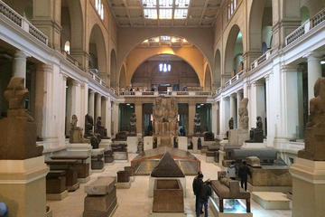 Cairo Private Day Tour: Egyptian Museum, Citadel, and Khan al-Khalil Bazaar with Lunch on Nile Island