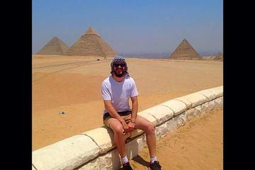 Private Day-Trip to Giza Pyramids Egyptian Museum and Khan el-Khalili Bazaar in Cairo