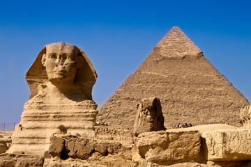 Private Half-Day Tour to the Pyramids of Giza with Lunch from Cairo