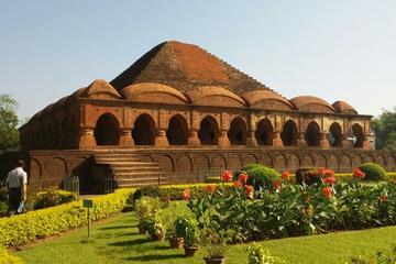Terracotta temples, Baluchari saree weaving & Pottery- Day trip from Kolkata