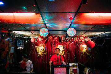 Kowloon Evening Walking Tour with Dinner: Yau Ma Tei and Jordan