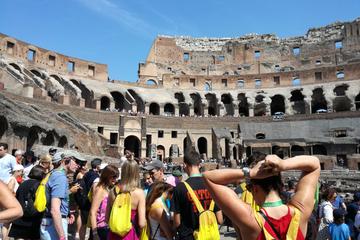 Skip the Line: Colosseum and Ancient Rome Walking Tour with Lunch