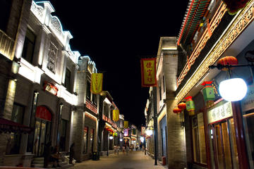 Private Tour: Tiananmen Area Night Walk with Lao She Teahouse Show