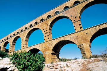 Small-Group Avignon and Pont du Gard Day Trip with Wine Tasting from Aix-en-Provence