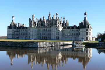 Small-Group Day Tour of Blois, Cheverny, and Chambord with Loire Valley Wine-Tasting from Tours