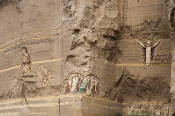 Private Day Tour: Giza Pyramids, Old Cairo, and El Mokattam Mountain Cave Church