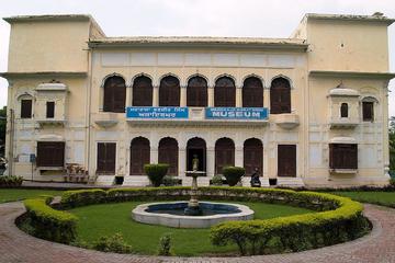 Explore Amritsar on a Tonga