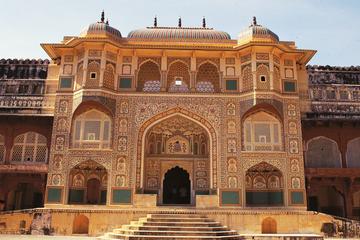 Private Full-Day Tour of Amber Fort and Royal Gaitor Including a Hike to Galtaji Temple