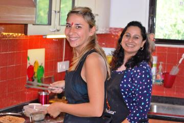 Private Henna Art and Saree Tying Cultural Experience Including Lunch