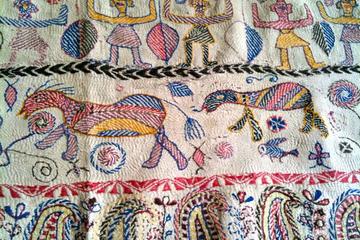Private Kantha Stitch Painting Tour in Kolkata