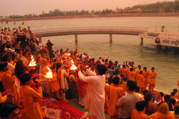 Private Tour: Ganga Aarti Hindu Ritual in Rishikesh Including Dinner