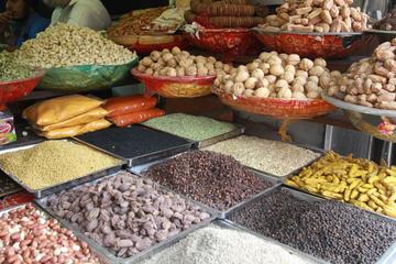 Visit to a Spice and Vegetable Market in Delhi including a Cooking Demo and Lunch with a Local