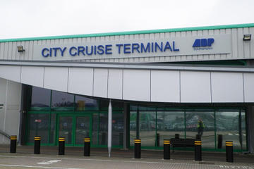 Private Arrival Port Transfer: Southampton Port to London Heathrow Airport