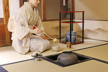 Private Tea Ceremony Experience and Japanese Lunch in Kyoto