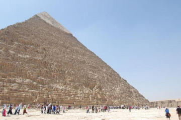 Private Day Tour: Egyptian Museum, Giza Pyramids and Mosque of Sultan Hassan from Cairo
