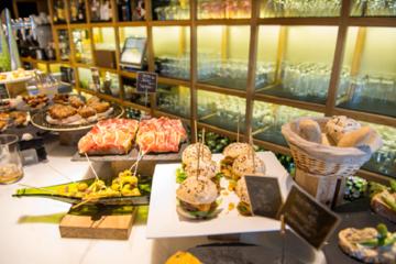 Bilbao Old Town Private Walking Tour with Pintxos and Drinks