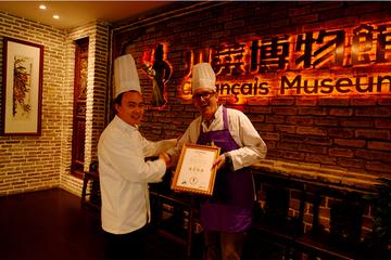 Private Day Tour: Panda Base and Museum of Sichuan Cuisine with Cooking Lesson