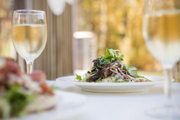 Overnight Daylesford and Macedon Ranges Gourmet Food Trail Tour from Melbourne