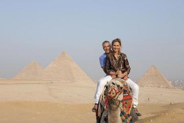 Private Tour: Giza Pyramids and Sphinx with an Egyptian Lunch