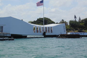 Oahu Shore Excursion: Pearl Harbor Small Group Experience