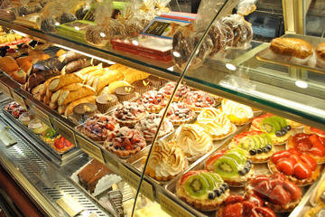 Dessert and Cakes Tasting and Sightseeing Tour in Rome