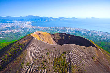 Skip-the-lines private tour of Ancient Herculaneum and Volcano Vesuvius with local guide and driver