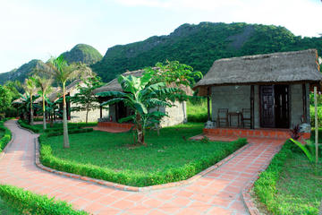 4-Day Viet Hai Village Bungalow Experience from Hanoi Including Overnight Stay on Junk Boat