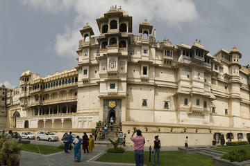 Udaipur Sightseeing Day Tour Including Aarti Ceremony