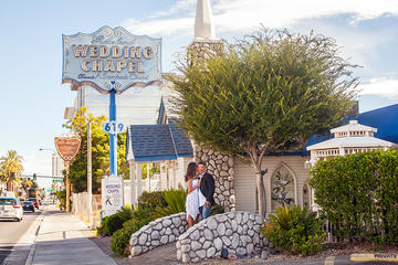 Las Vegas Wedding at the Graceland Wedding Chapel