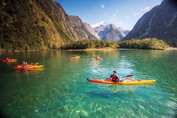 Milford Sound: Fly Cruise Kayak Experience from Queenstown