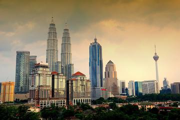 Skip-the-Line: 2-in-1 Petronas Twin Towers and Kuala Lumpur Tower Observation Deck Tickets
