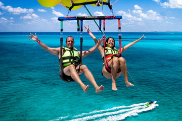 Parasailing in Cancun Including Transport