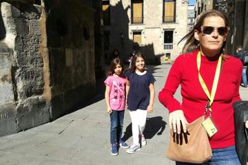Kids small group walking tour of Medieval Barcelona